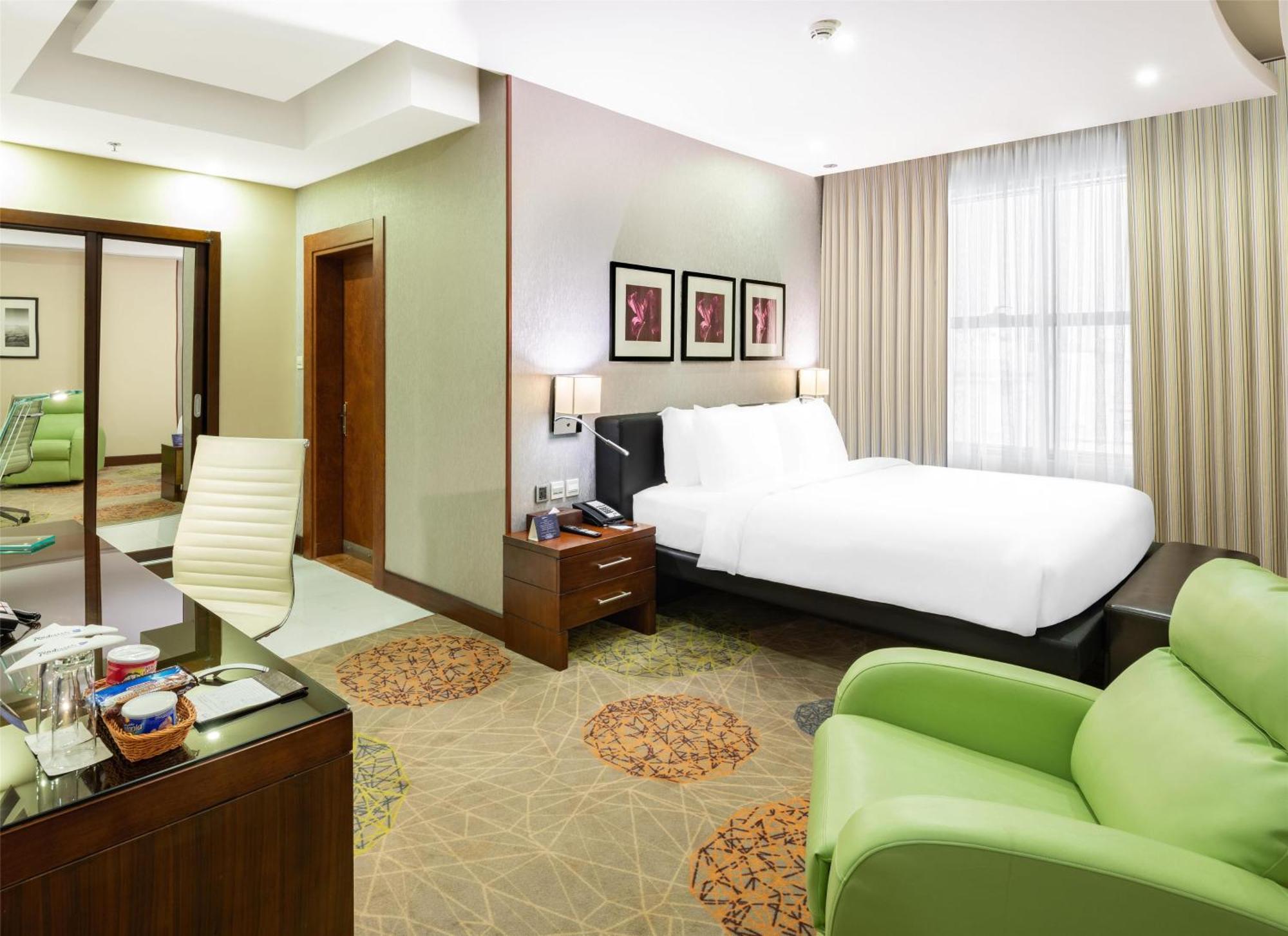 Radisson Blu Plaza Jeddah Hotel Exterior foto